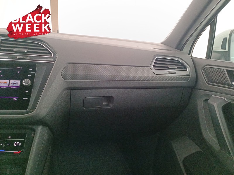 17 - Volkswagen Tiguan 2.0 tdi r-line 150cv dsg