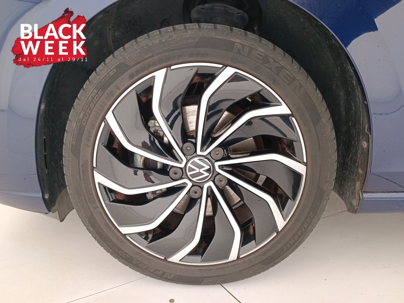 8 - Volkswagen Golf 1.0 etsi evo life 110cv dsg