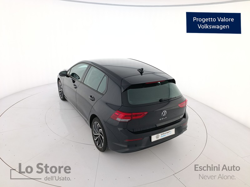 6 - Volkswagen Golf 1.0 etsi evo life 110cv dsg