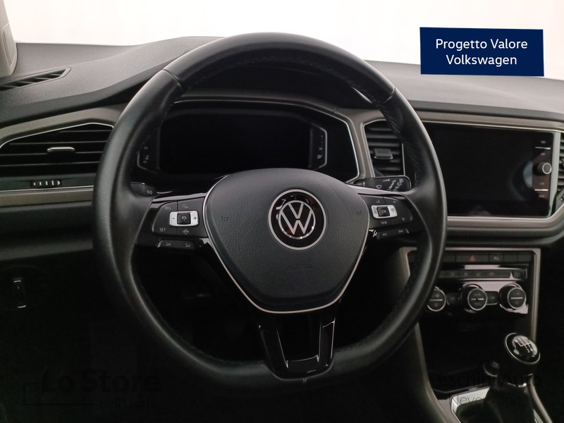 13 - Volkswagen T-Roc 1.0 tsi style 110cv