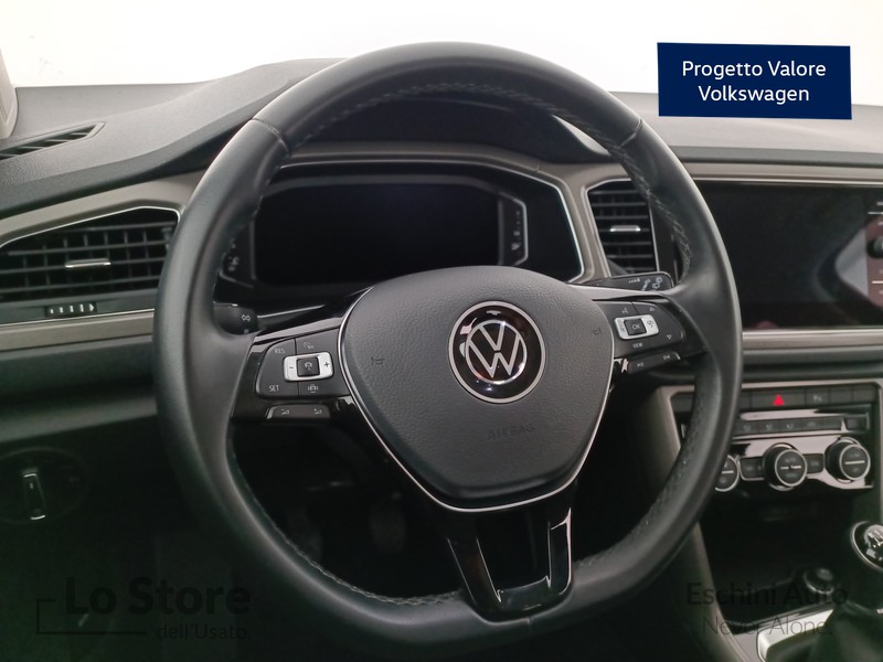 13 - Volkswagen T-Roc 1.0 tsi style 110cv