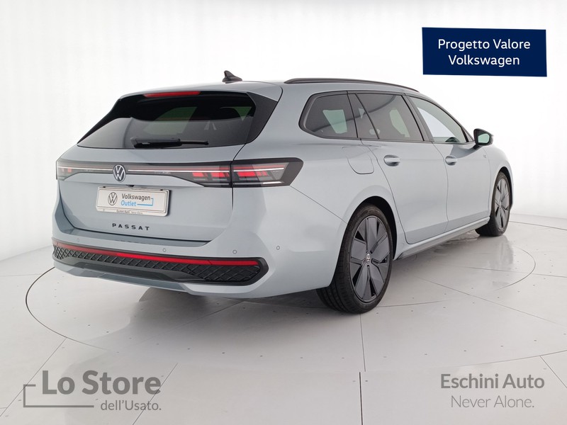 4 - Volkswagen Passat 1.5 etsi act r-line 150cv dsg