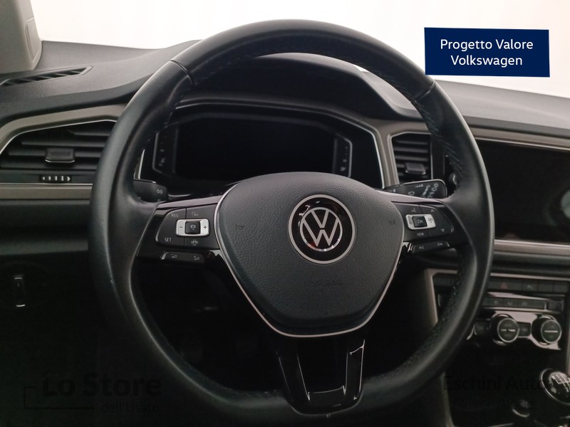 13 - Volkswagen T-Roc 1.0 tsi style 110cv