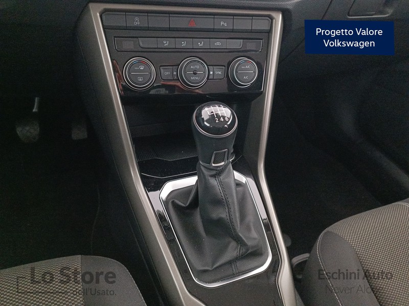 17 - Volkswagen T-Roc 1.0 tsi style 110cv