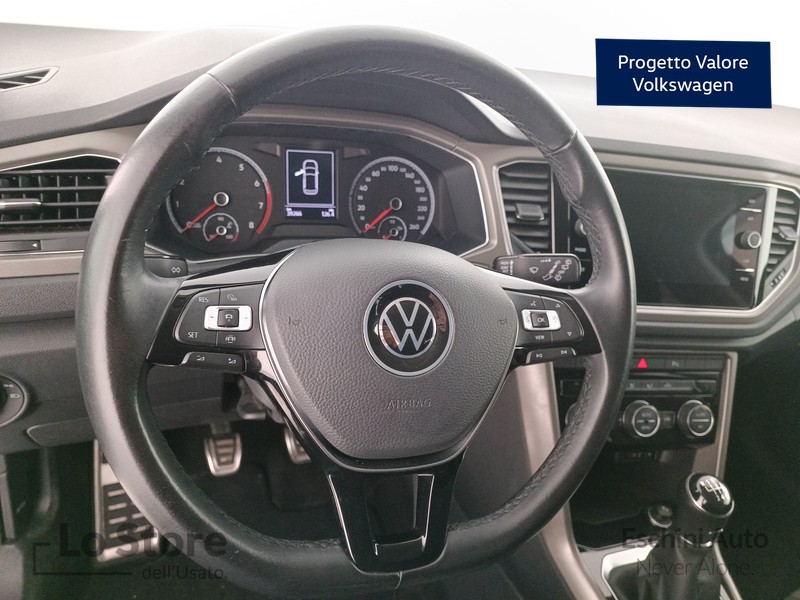 13 - Volkswagen T-Roc 1.0 tsi style 110cv