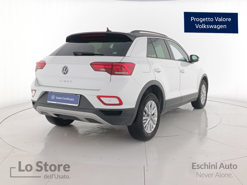 4 - Volkswagen T-Roc 1.0 tsi life 110cv