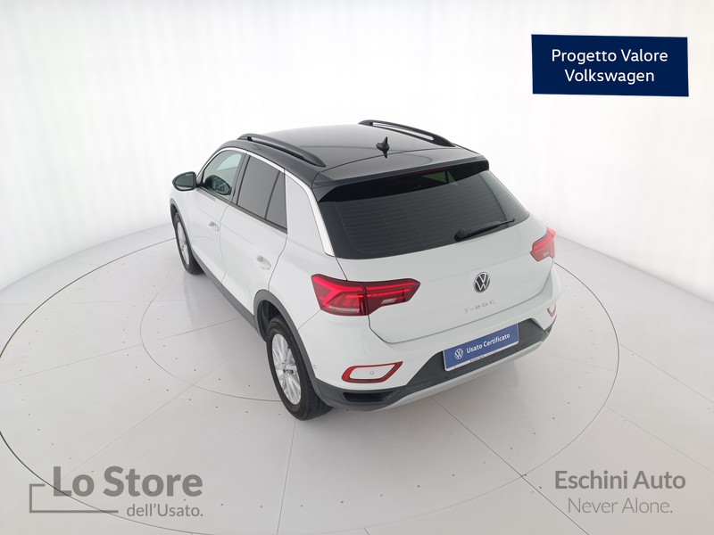 6 - Volkswagen T-Roc 1.0 tsi life 110cv