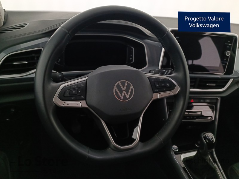 13 - Volkswagen T-Roc 1.0 tsi style 110cv