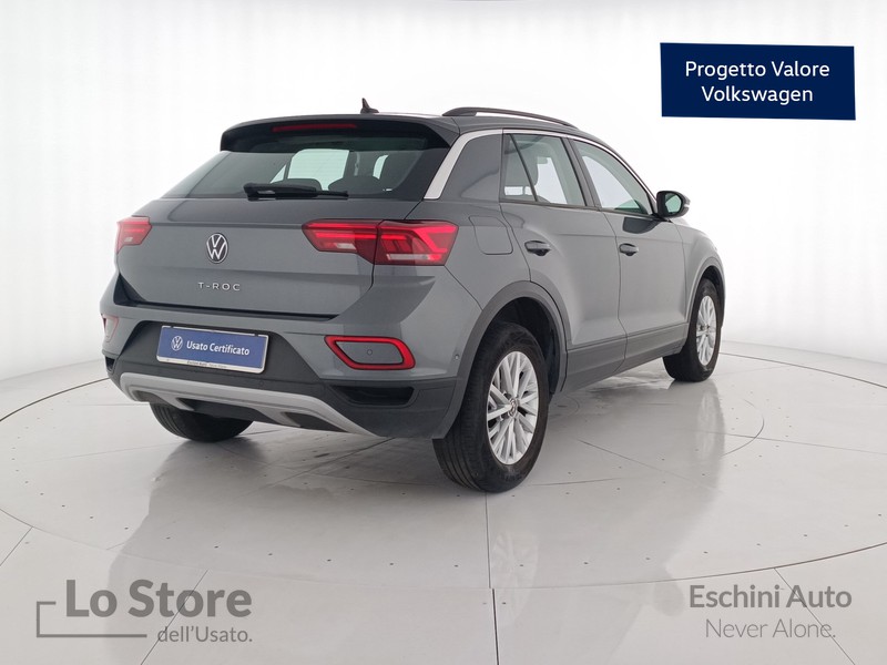 4 - Volkswagen T-Roc 1.0 tsi life 110cv