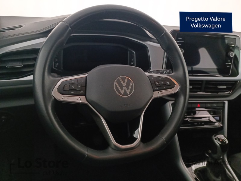 13 - Volkswagen T-Roc 1.0 tsi life 110cv