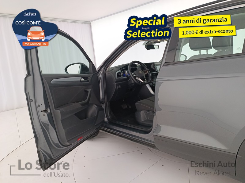 18 - Volkswagen T-Roc 1.5 tsi life dsg