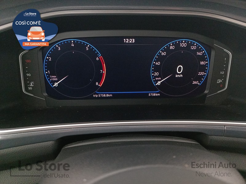13 - Volkswagen T-Roc 1.0 tsi style 110cv