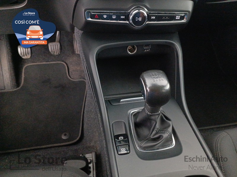 16 - Volvo XC40 1.5 t2 momentum my21