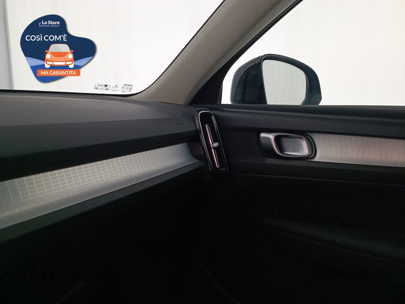 17 - Volvo XC40 1.5 t2 momentum my21