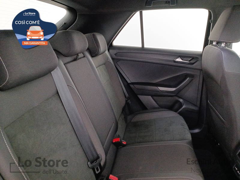 9 - Volkswagen T-Roc 0 tsi style 110cv