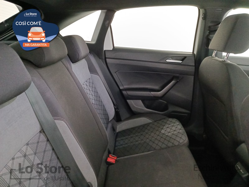 9 - Volkswagen Taigo 1.0 tsi r-line 110cv