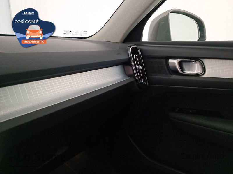 17 - Volvo XC40 1.5 t2 momentum auto my21