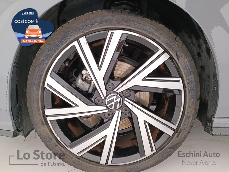8 - Volkswagen Golf 1.5 etsi evo r-line 150cv dsg