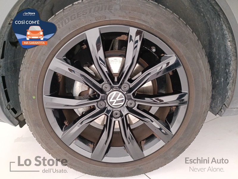 8 - Volkswagen T-Roc 1.5 tsi r-line dsg