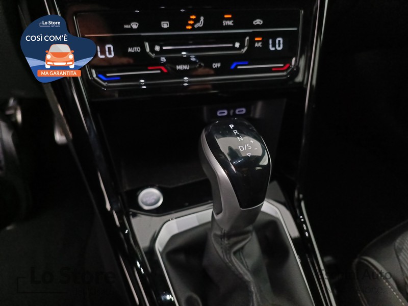 16 - Volkswagen T-Roc 1.5 tsi r-line dsg