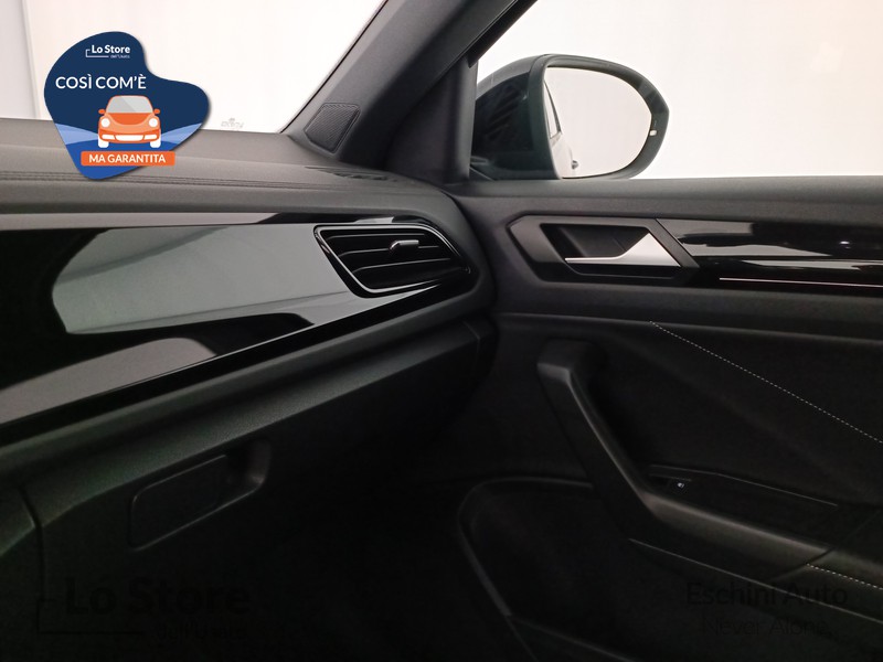 17 - Volkswagen T-Roc 1.5 tsi r-line dsg