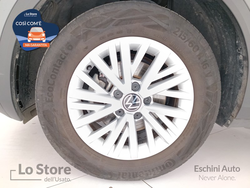 8 - Volkswagen T-Roc 1.0 tsi life 110cv