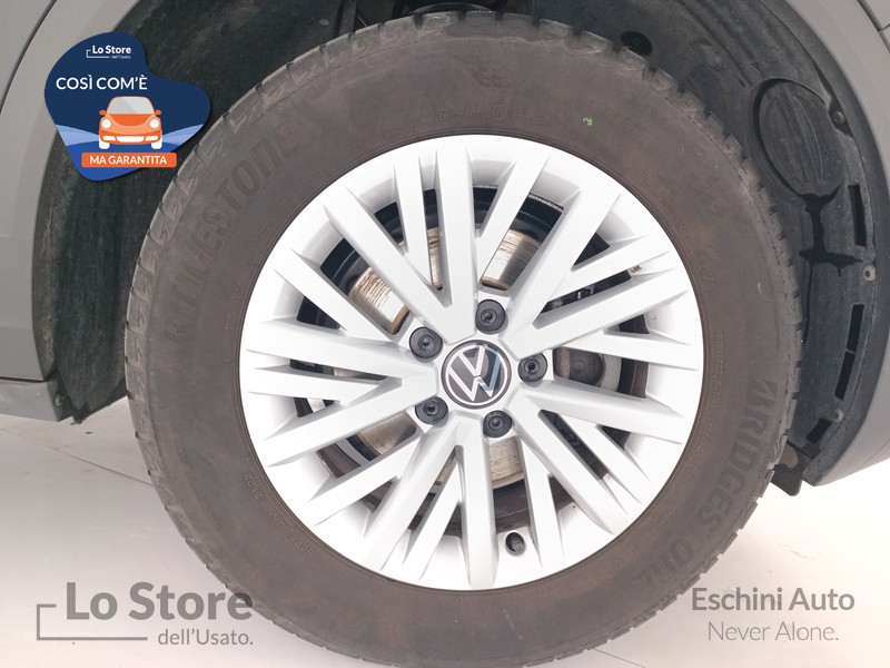 8 - Volkswagen T-Roc 1.0 tsi life 110cv