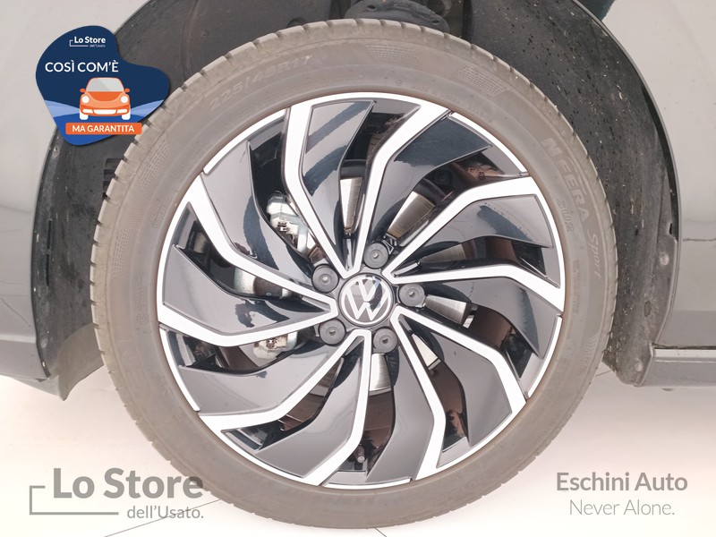 8 - Volkswagen Golf 1.0 etsi evo life 110cv dsg