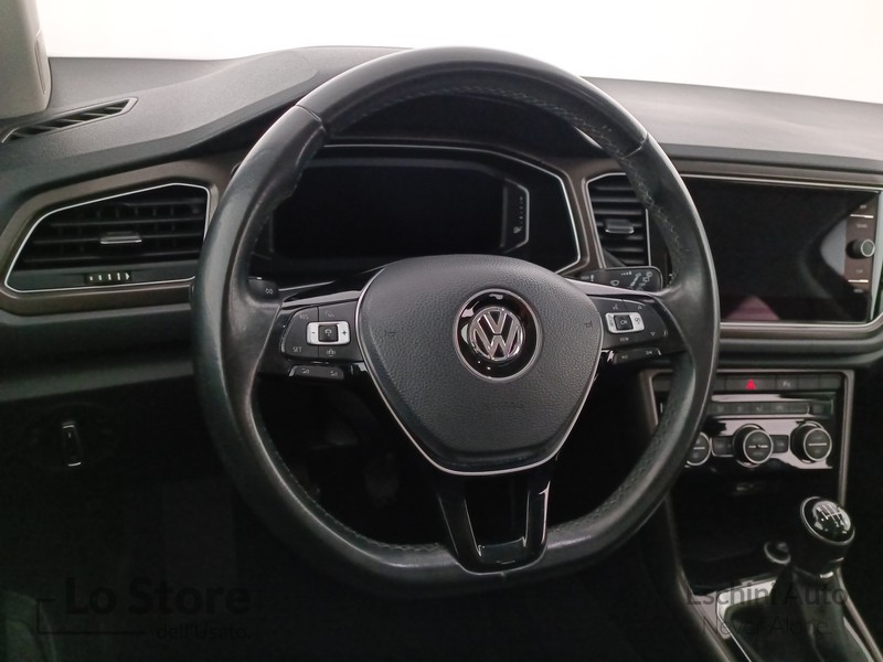 13 - Volkswagen T-Roc 1.0 tsi style 115cv