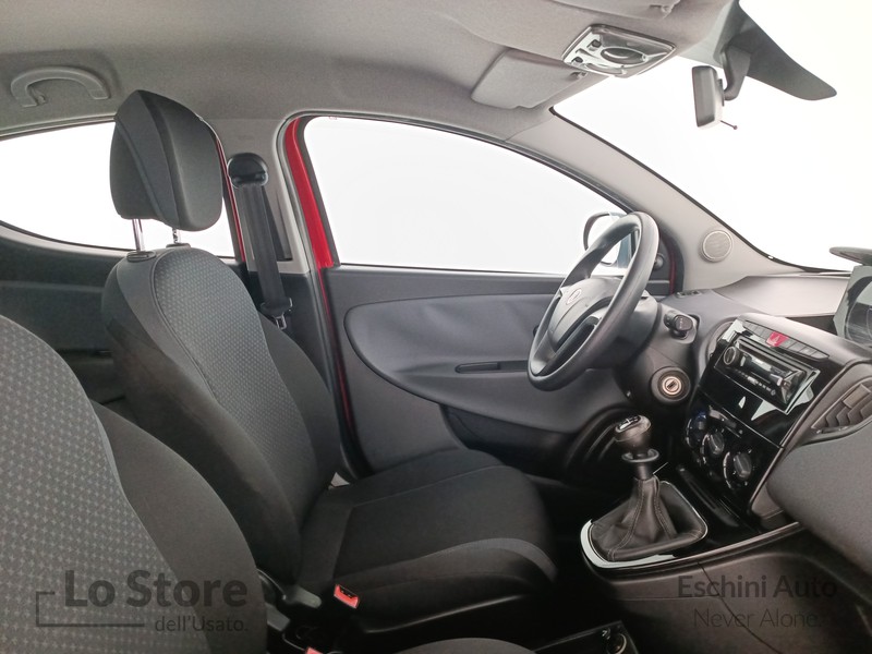 10 - Lancia Ypsilon 1.2 silver 69cv