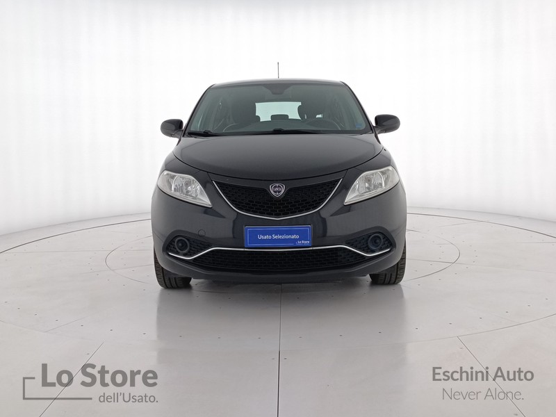 2 - Lancia Ypsilon 1.2 mya 69cv