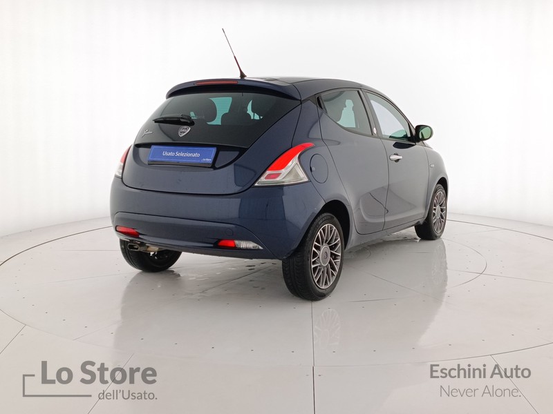 4 - Lancia Ypsilon 1.2 silver ecochic gpl 69cv