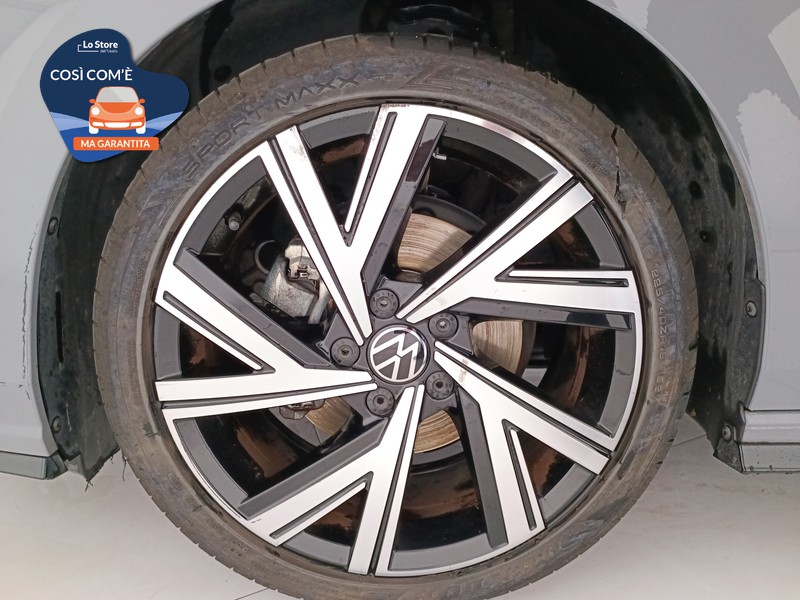 8 - Volkswagen Golf 1.5 etsi evo r-line 150cv dsg