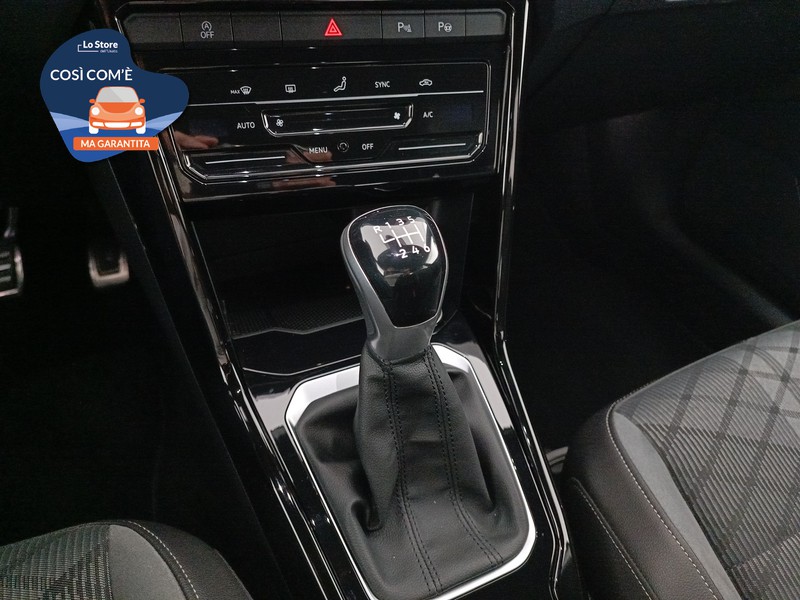 16 - Volkswagen T-Roc 1.0 tsi r-line 110cv