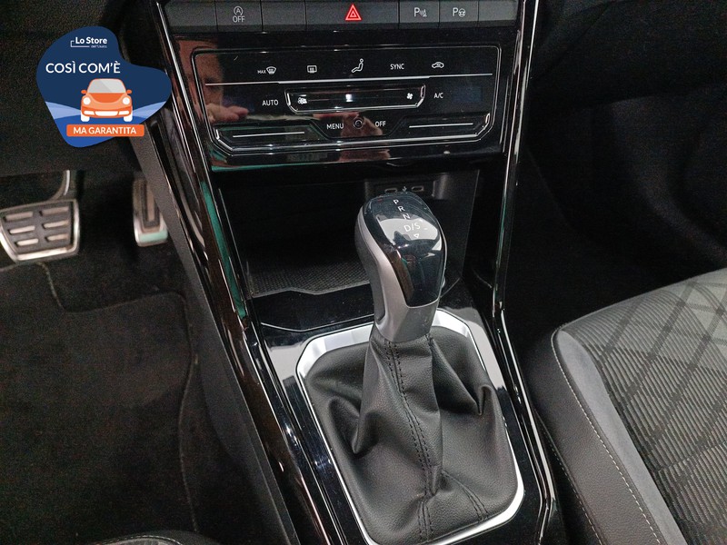 16 - Volkswagen T-Roc 1.5 tsi r-line dsg