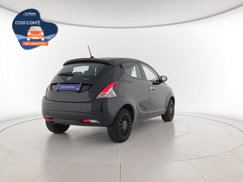 4 - Lancia Ypsilon 1.0 firefly hybrid silver s&s 70cv 5p.ti