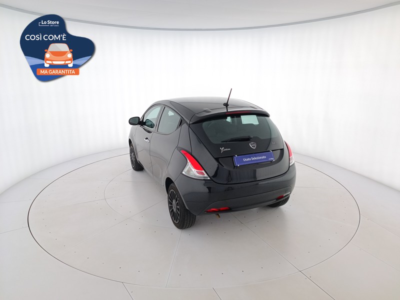 6 - Lancia Ypsilon 1.0 firefly hybrid silver s&s 70cv 5p.ti
