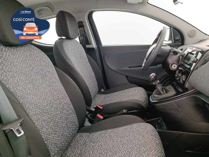 10 - Lancia Ypsilon 1.0 firefly hybrid silver s&s 70cv 5p.ti