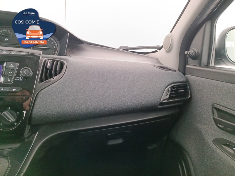 17 - Lancia Ypsilon 1.0 firefly hybrid silver s&s 70cv 5p.ti