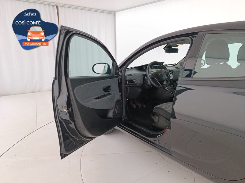 18 - Lancia Ypsilon 1.0 firefly hybrid silver s&s 70cv 5p.ti