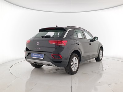 4 - Volkswagen T-Roc eschini auto