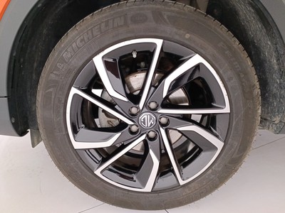 8 - Mg ZS eschini auto