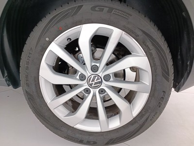 8 - Volkswagen T-Roc eschini auto
