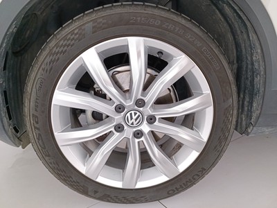 8 - Volkswagen T-Roc eschini auto