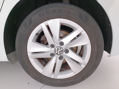 8 - Volkswagen Golf eschini auto