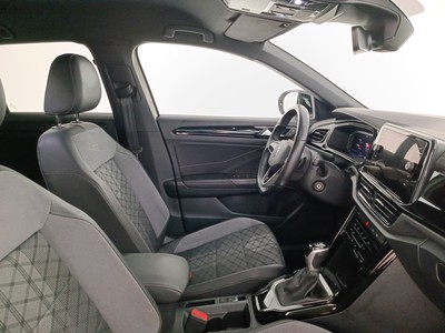 10 - Volkswagen T-Roc eschini auto