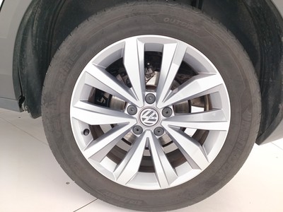 8 - Volkswagen T-Roc eschini auto