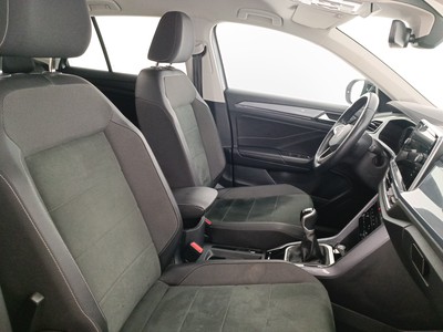 10 - Volkswagen T-Roc eschini auto