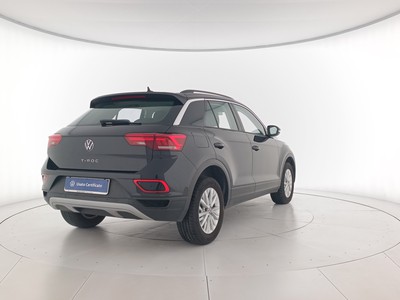 4 - Volkswagen T-Roc eschini auto
