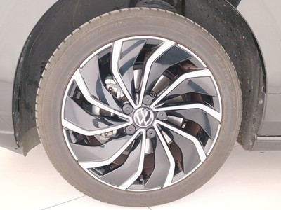 8 - Volkswagen Golf eschini auto